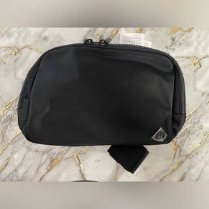 NWT black lululemon everywhere belt bag, large with long strap black
